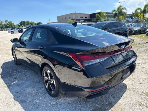 Used 2023 Hyundai Elantra SEL w/ Convenience Package FWD image 8