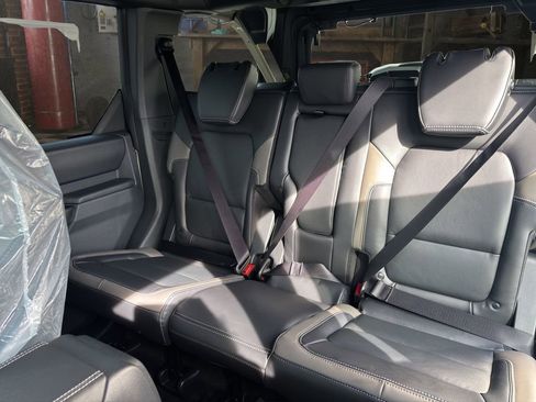 New 2025 Ford Bronco Outer Banks image 9