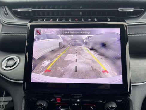 Certified 2023 Jeep Grand Cherokee Limited image 33