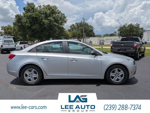 Used 2014 Chevrolet Cruze LS FWD image 2