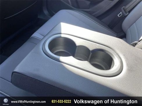 Certified 2025 Volkswagen Jetta SE w/ Sunroof Package image 10
