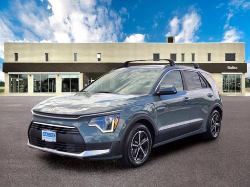 Used 2023 Kia Niro EX w/ EX Cold Weather Package FWD image 6