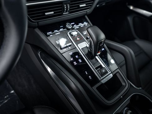 Certified 2023 Porsche Cayenne Turbo AWD/4WD image 16