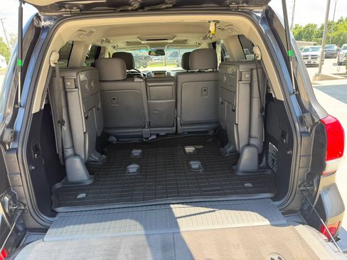 Used 2011 Toyota Land Cruiser w/ Upgrade Pkg AWD/4WD image 46