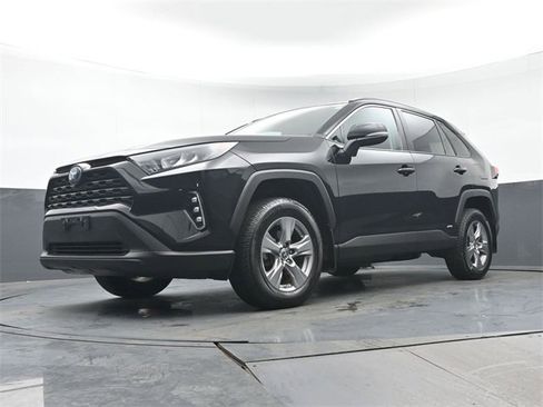 Used 2022 Toyota RAV4 LE image 24