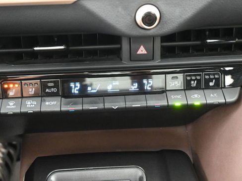 Used 2024 Toyota Crown AWD/4WD image 14