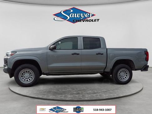 Used 2024 Chevrolet Colorado W/T RWD image 2
