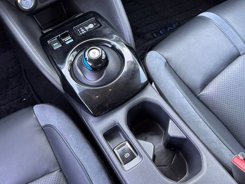 Certified 2018 Nissan Leaf SL w/ SL Technology Package FWD image 17