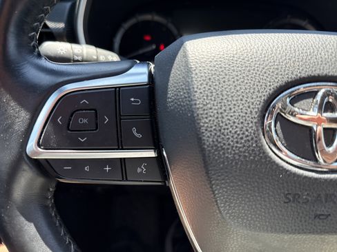 Used 2021 Toyota Highlander XSE AWD/4WD image 19