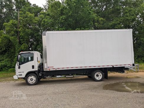 Used 2025 Isuzu NQR RWD image 1