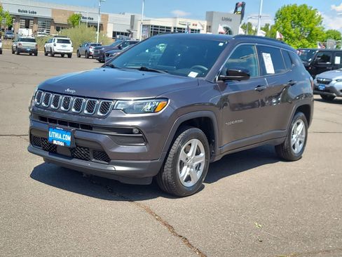 Used 2023 Jeep Compass Latitude w/ Sun and Sound Group AWD/4WD image 1