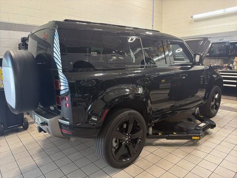 Used 2021 Land Rover Defender 110 X-Dynamic HSE AWD/4WD image 7