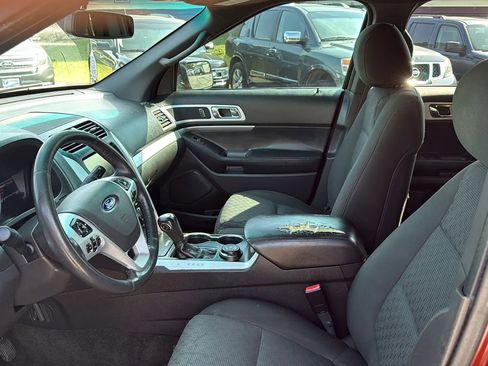 Used 2015 Ford Explorer XLT w/ Equipment Group 201A image 3