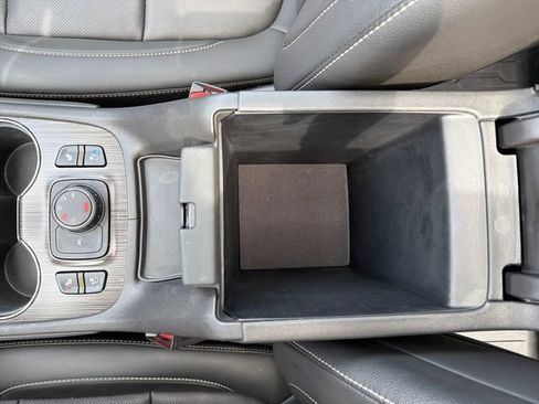 Used 2023 GMC Acadia SLT w/ Technology Package AWD/4WD image 28