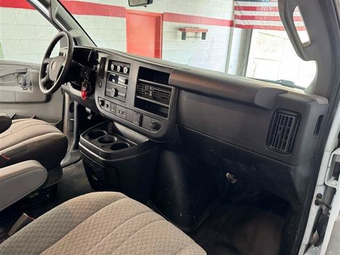 Used 2018 GMC Savana 2500 RWD image 11