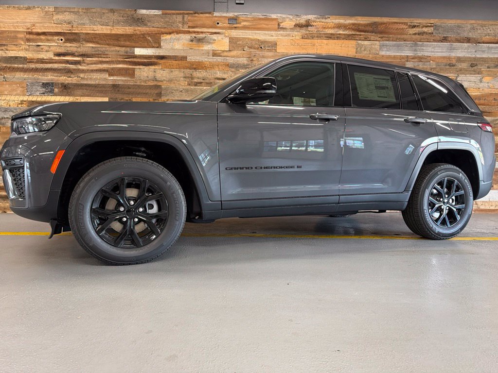 New 2026 Jeep Grand Cherokee Altitude AWD/4WD image 13