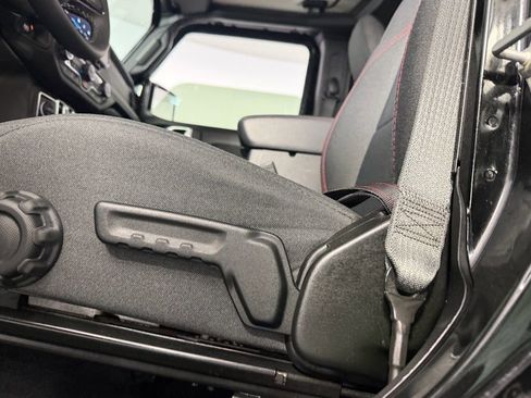 Used 2025 Jeep Wrangler Unlimited Rubicon image 20