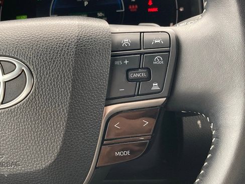 Used 2025 Toyota Camry SE image 17