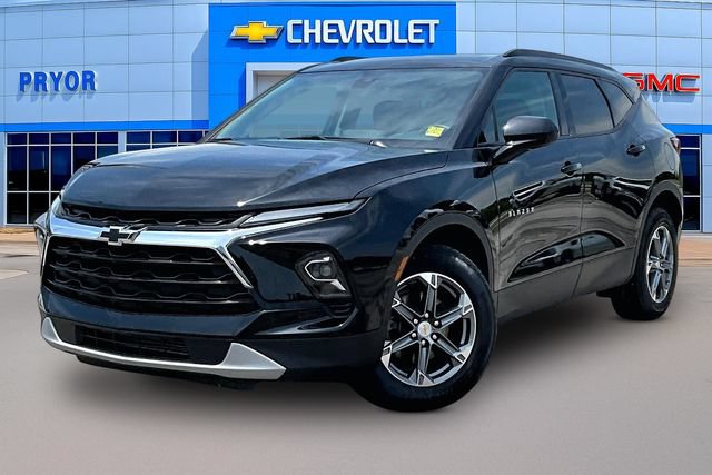 Used 2024 Chevrolet Blazer LT w/ Convenience Package FWD image 3