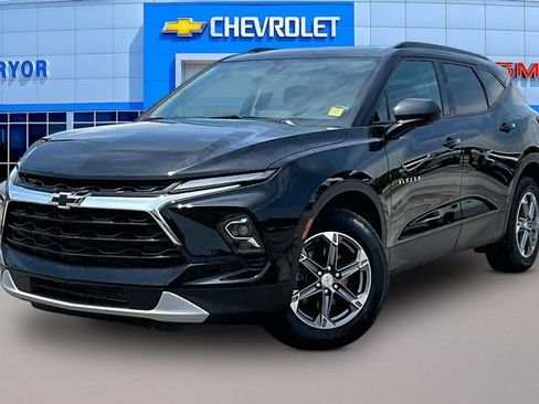 Used 2024 Chevrolet Blazer LT w/ Convenience Package FWD image 3