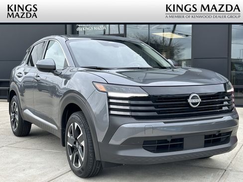 Used 2025 Nissan Kicks SV w/ Charging Package image 1