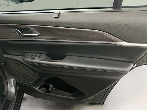 Used 2024 Jeep Grand Cherokee L Limited w/ Luxury Tech Group II image 34