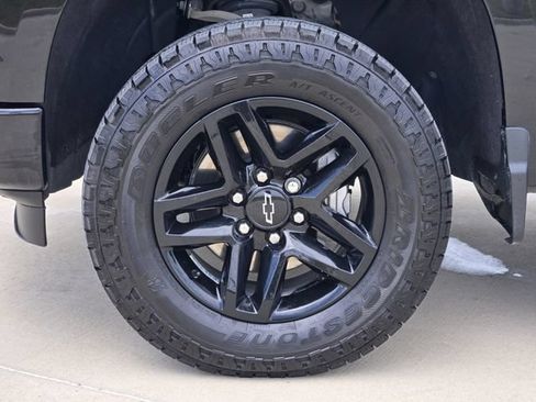 Used 2024 Chevrolet Silverado 1500 LT Trail Boss AWD/4WD image 11