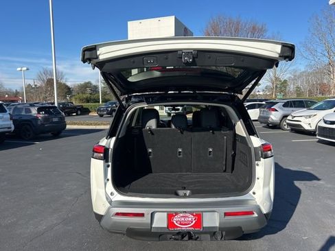 Used 2024 Nissan Pathfinder SL w/ SL Premium Package image 7