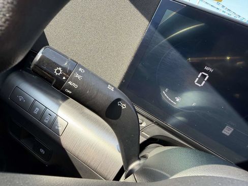 Used 2024 Hyundai Kona SE AWD/4WD image 32