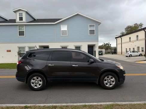 Used 2017 Chevrolet Traverse LS FWD image 4