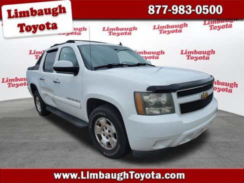 Used 2007 Chevrolet Avalanche LT image 1