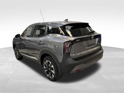 Used 2025 Nissan Kicks SV AWD/4WD image 3