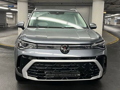 New 2025 Volkswagen Taos SEL image 31