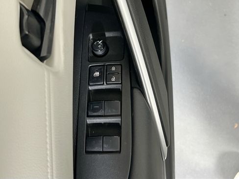 Used 2022 Toyota Corolla Cross LE image 17