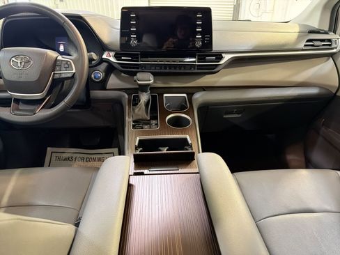 Used 2023 Toyota Sienna XLE image 21