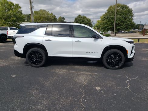 New 2026 Chevrolet Traverse RS w/ LPO, Floor Liner Package image 5