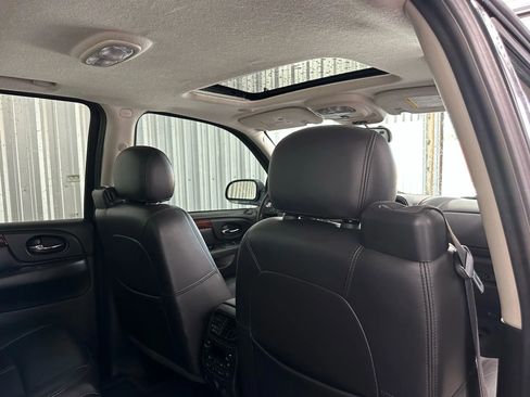Used 2009 GMC Envoy Denali w/ Sun And 6-Disc Cd Package image 25