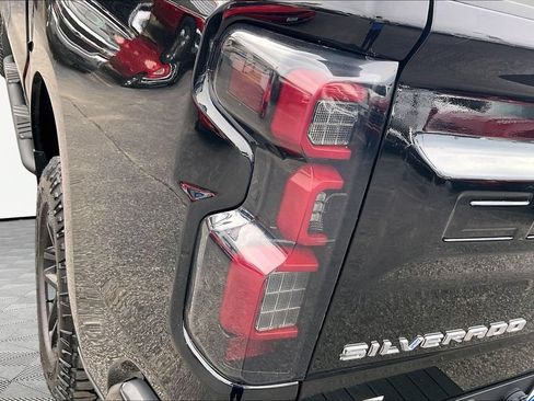 Used 2023 Chevrolet Silverado 1500 LT Trail Boss AWD/4WD image 27