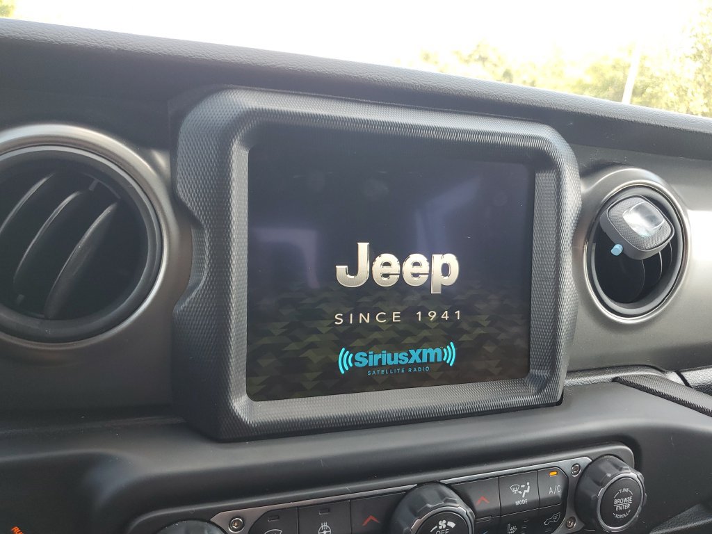 Certified 2023 Jeep Gladiator Sport AWD/4WD image 24