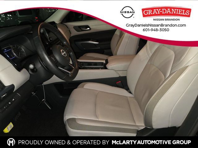 Certified 2025 Nissan Pathfinder SL FWD image 1