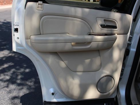 Used 2007 Cadillac Escalade AWD w/ Information Package image 14