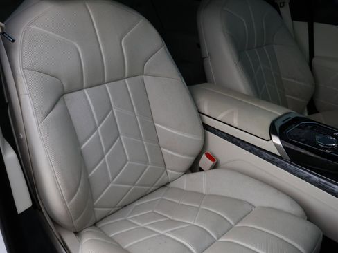 Used 2023 BMW 760i xDrive w/ Executive Package image 18