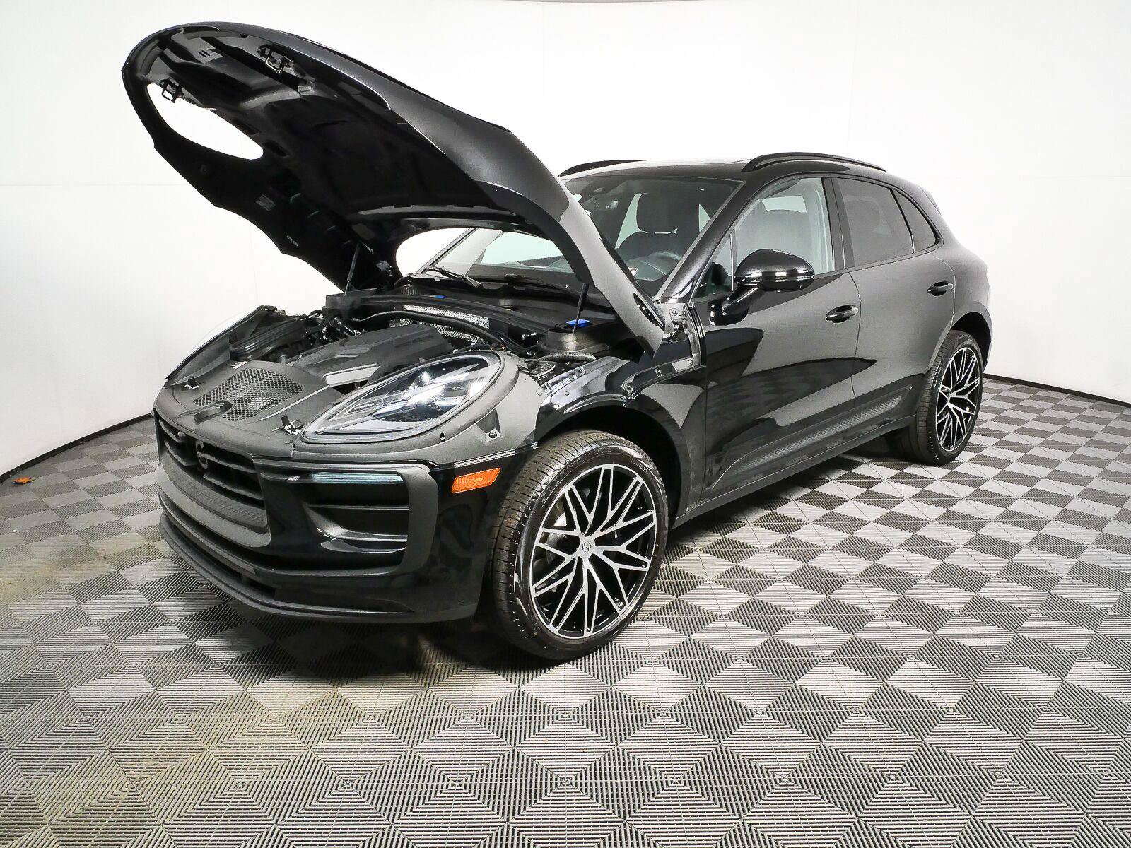 New 2026 Porsche Macan Turbo AWD/4WD image 36