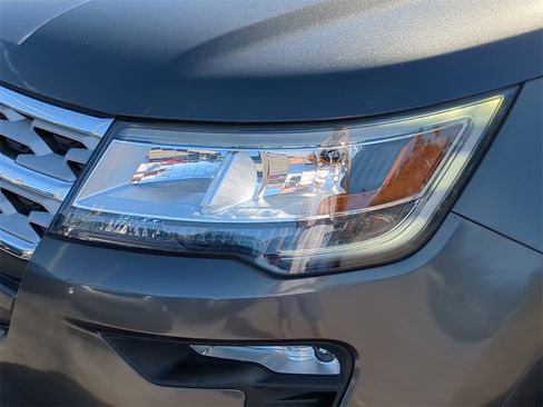 Used 2018 Ford Explorer XLT w/ Equipment Group 202A image 7