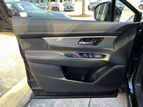 New 2025 Nissan Murano SL image 11