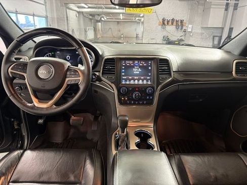 Certified 2017 Jeep Grand Cherokee Overland AWD/4WD image 36