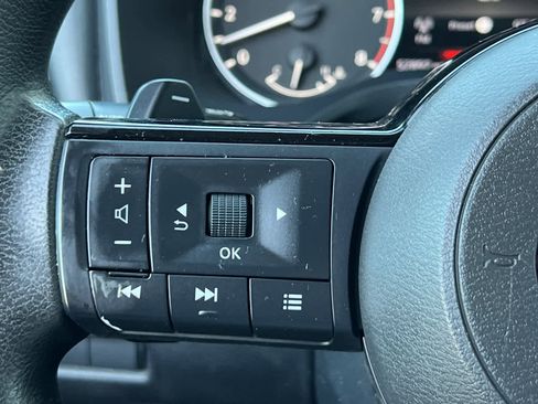 Used 2022 Nissan Rogue SV image 31