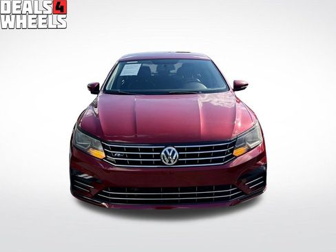 Used 2018 Volkswagen Passat 2.0T FWD image 2
