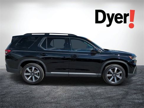 Used 2024 Honda Pilot Touring image 2