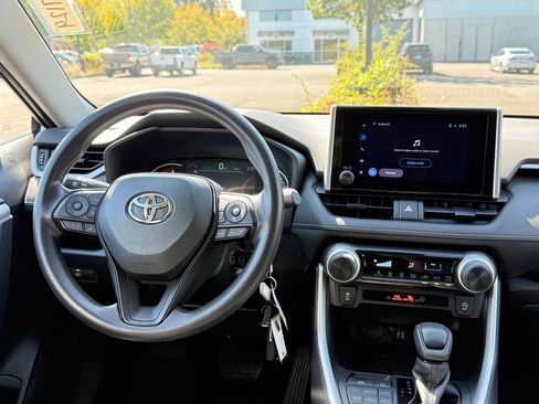 Used 2024 Toyota RAV4 LE AWD/4WD image 28
